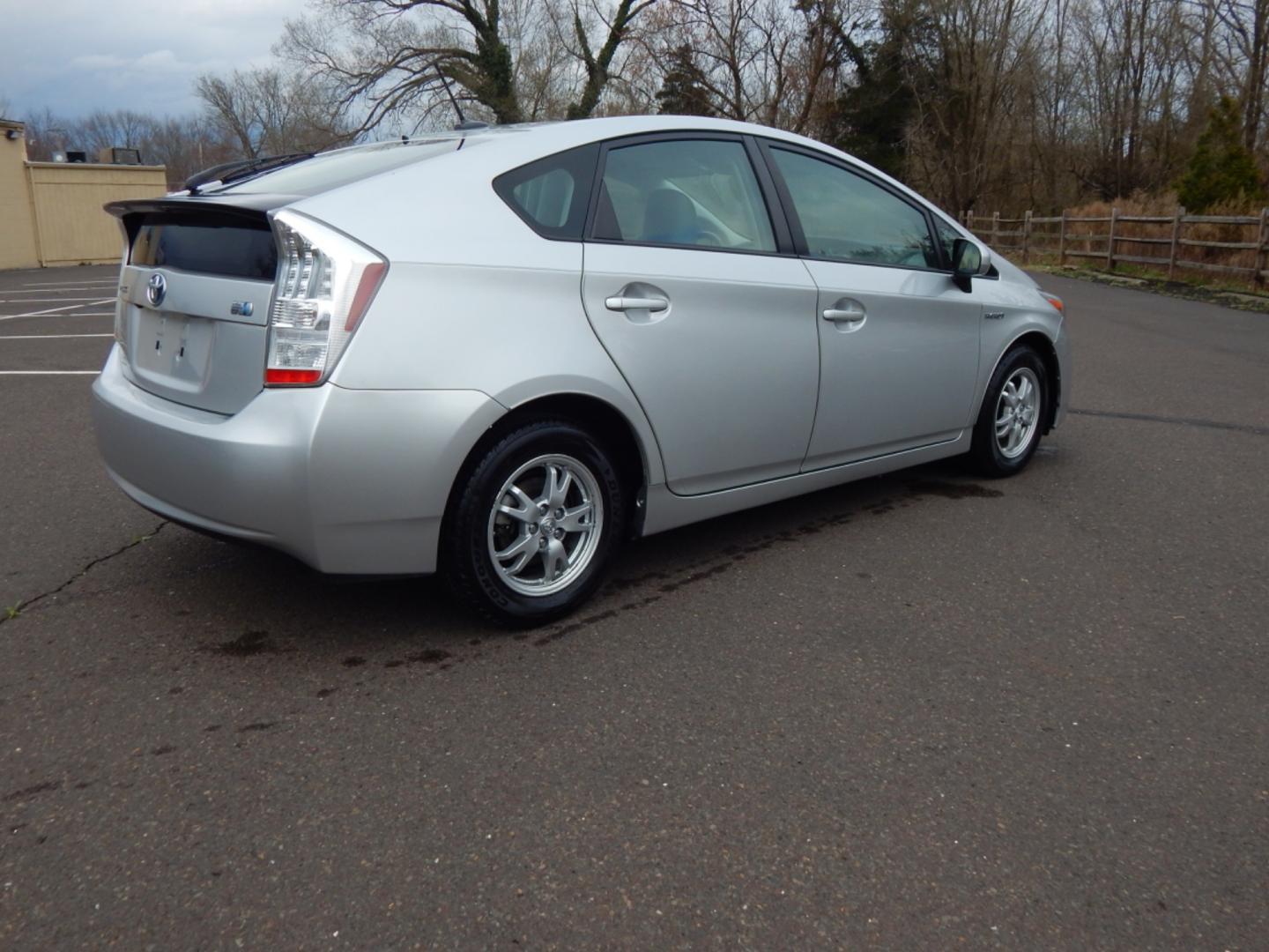 2010 Silver /Gray Leather Toyota Prius IV (JTDKN3DU1A0) with an 1.8 liter 4cyl hybrid engine, CVT Automatic transmission, located at 6528 Lower York Road, New Hope, PA, 18938, (215) 862-9555, 40.358707, -74.977882 - Here for sale is a 2010 Toyota Prius 4 hatchback. Under the hood is a strong running 1.8 liter 4 cylinder hybrid engine which puts power to the front wheels via a smooth transmission. Features include; Gray leather interior, keyless entry, 2 master keys, cruise control, tilt steering wheel, cold A - Photo#5